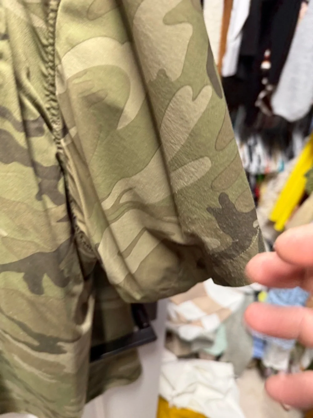Poncho Men’s Camouflage Short-Sleeve Button-Down Shirt - Green Camo - Picture 5 of 7